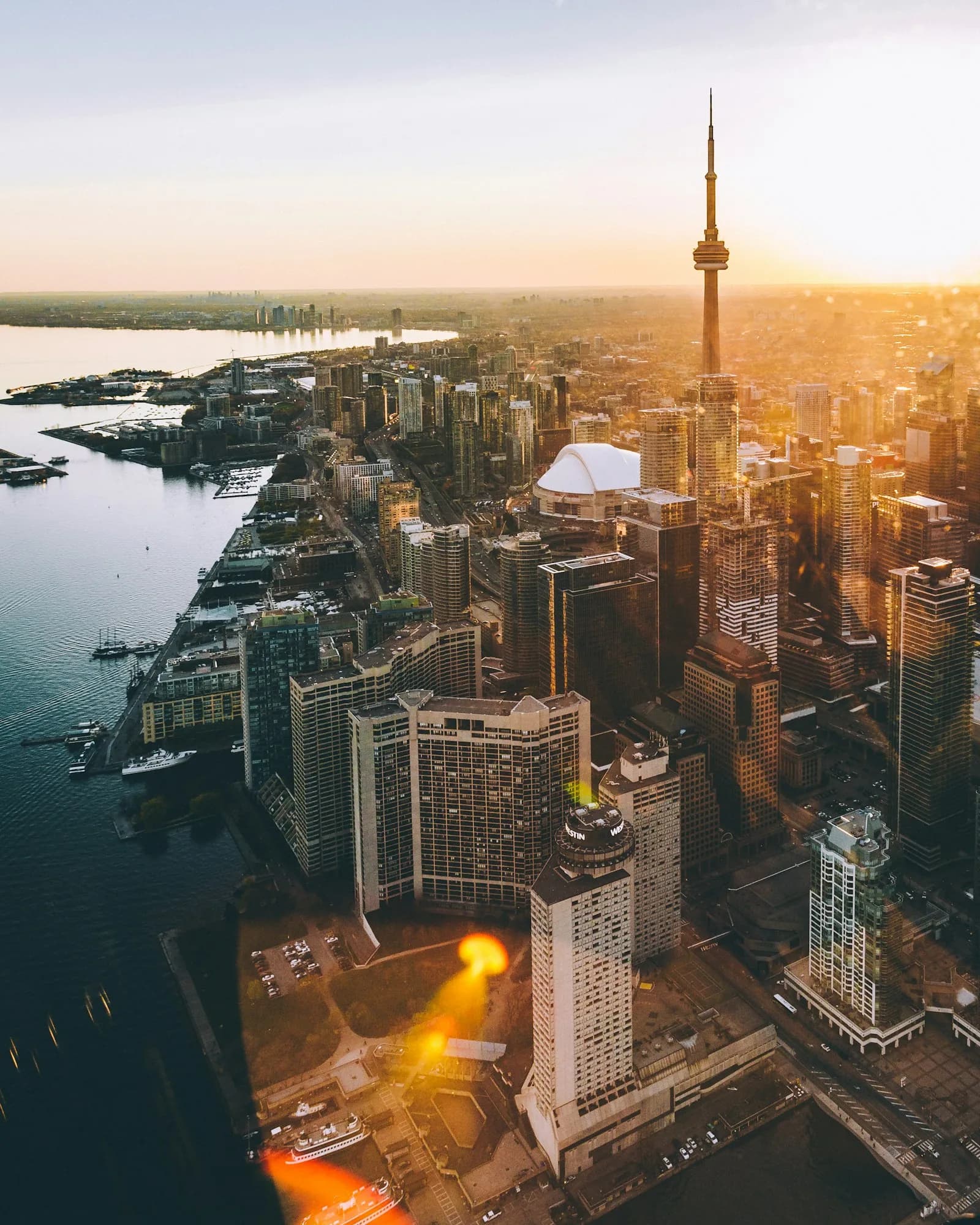 Toronto skyline with the CN Tower